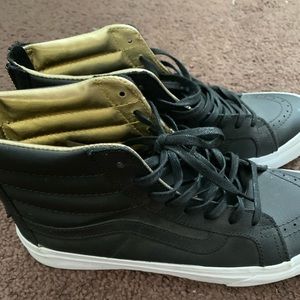 VANS black and gold women’s size 8